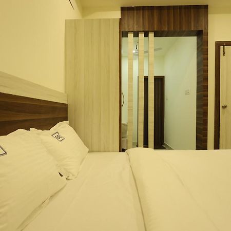 Hotel Sigma Suites Бангалор Экстерьер фото