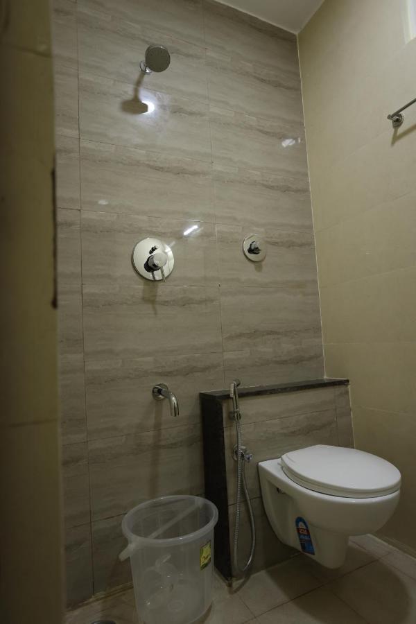 Hotel Sigma Suites Бангалор Экстерьер фото