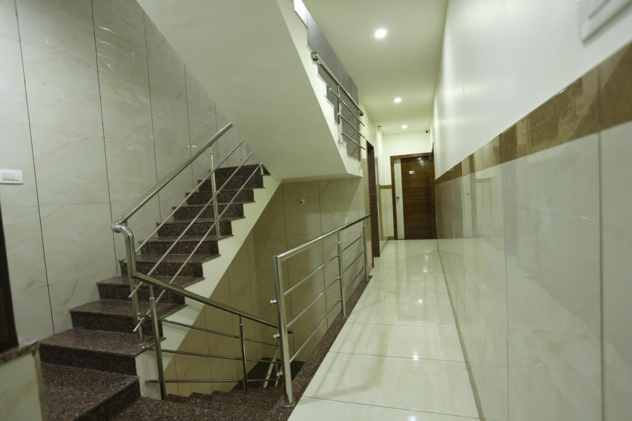 Hotel Sigma Suites Бангалор Экстерьер фото