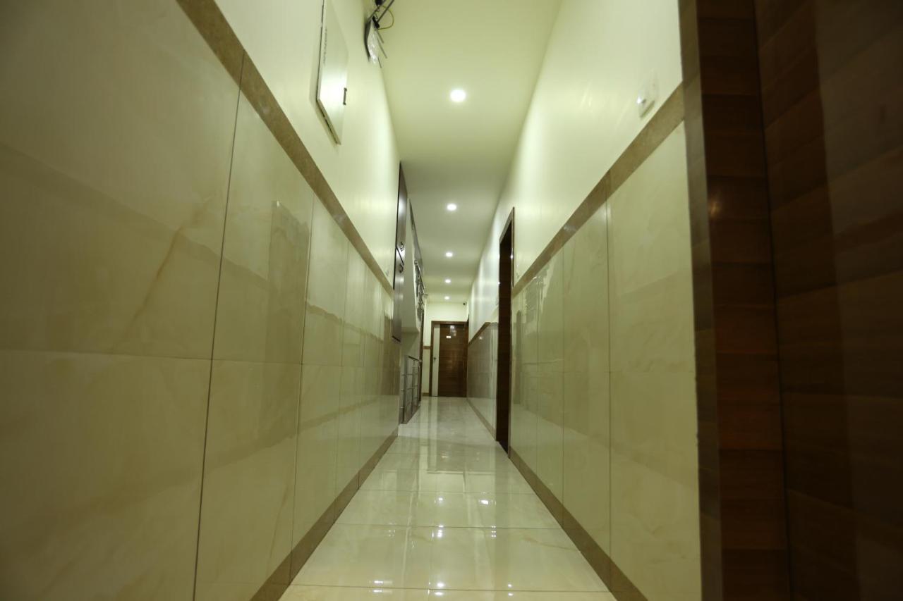 Hotel Sigma Suites Бангалор Экстерьер фото